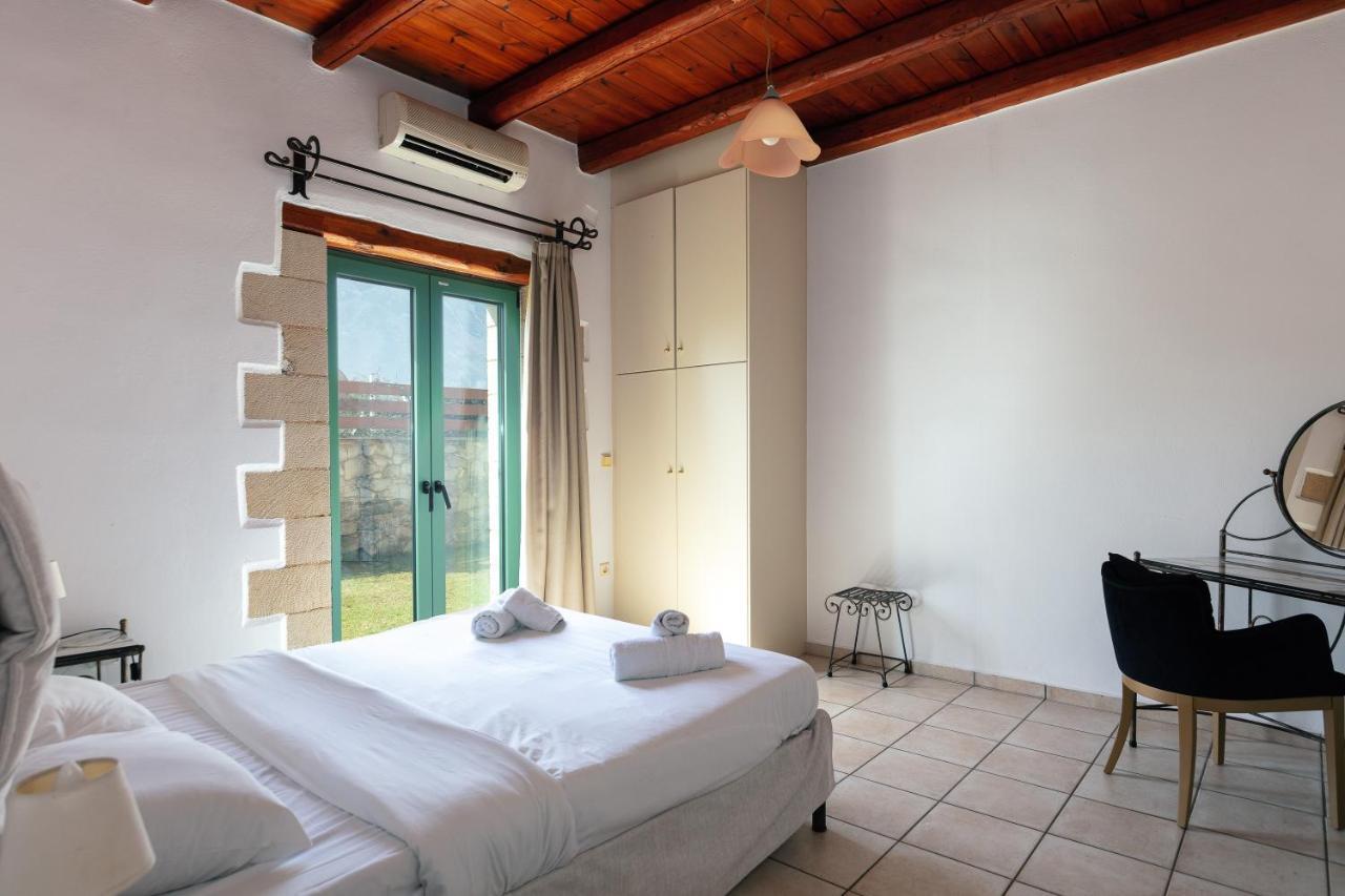Villa Pinelopi Asproulianoi ภายนอก รูปภาพ