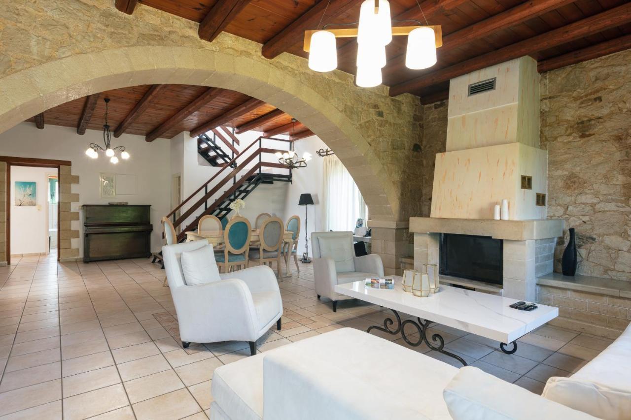Villa Pinelopi Asproulianoi ภายนอก รูปภาพ